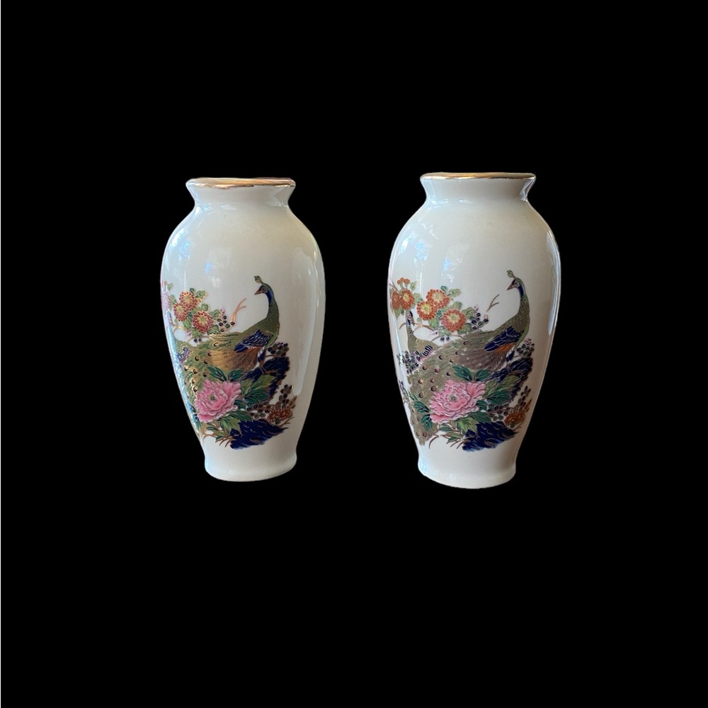 Vintage mini floral peacock twin bud vases. 3.75” tall